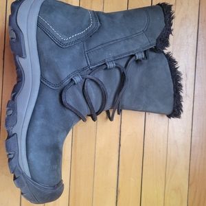 Keen winter boots size 9